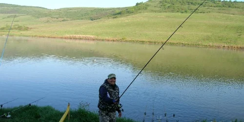 Pescari pe lacul Tonciu