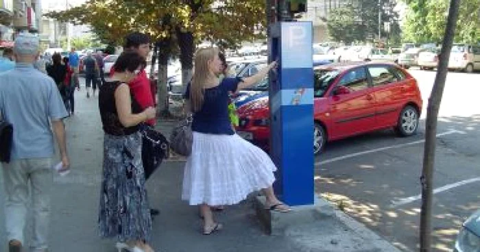 Ploieşti: Maşini blocate în parcările cu taxă