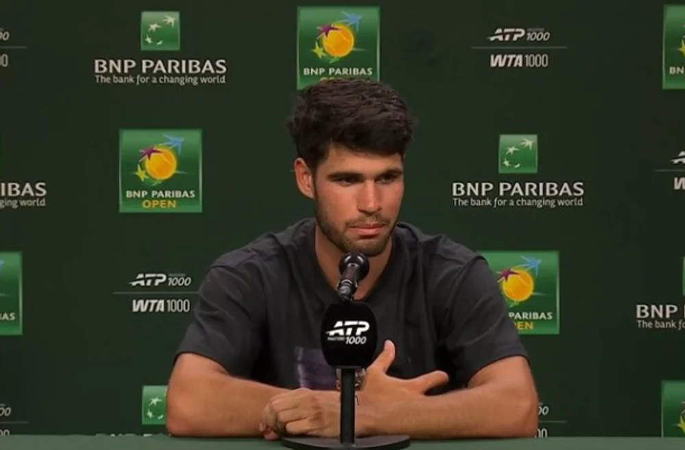 Carlos Alcaraz „s-a închinat” la Medvedev, după ce a fost eliminat de către rus de la Indian Wells. Discursul ibericului a șocat audiența. „A jucat ireal!”