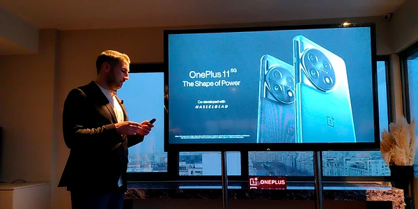 Ciprian Mirea Country Manager OnePlus Romania prezentând OnePlus 11 5G jpg