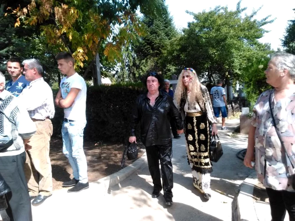 Cine a venit la înmormântarea lui Vadim Tudor: Marian Nistor (71 de ani) a venit cu soția lui