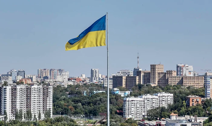 Steagul Ucrainei fluturând la Harkov FOTO EPA-EFE