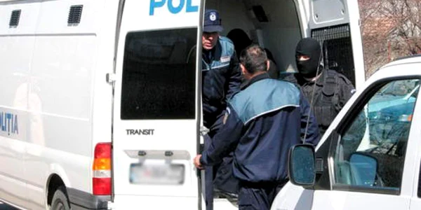 Doi copii au talharit-o pe femeia care îi caza pe timpul vacantelor