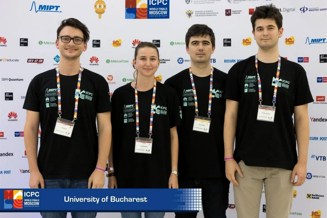 Echipa de studenţi de la Universitatea Bucureşti - medalie de argint la ICPC 2021 - Lucian Bicsi - Livia Măgureanu - Mihai Calancea - Theodor Moroianu Sursa Facebook Clotilde Armand