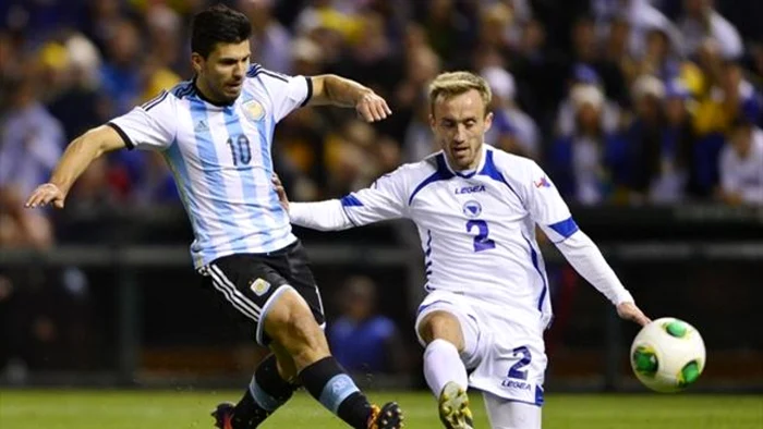 Aguero (stânga) a marcat ambele goluri în amicalul Argentina-Bosnia. FOTO: Reuters