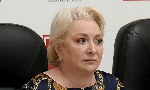8 viorica dancila rochie lanturi 2 jpg jpeg