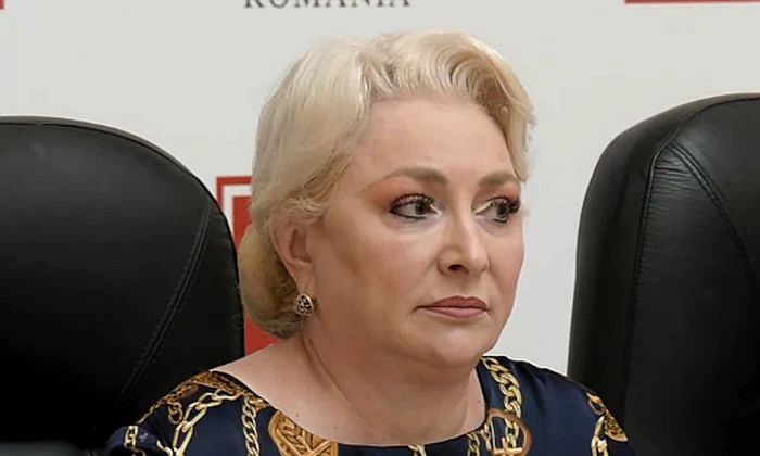 8 viorica dancila rochie lanturi 2 jpg jpeg