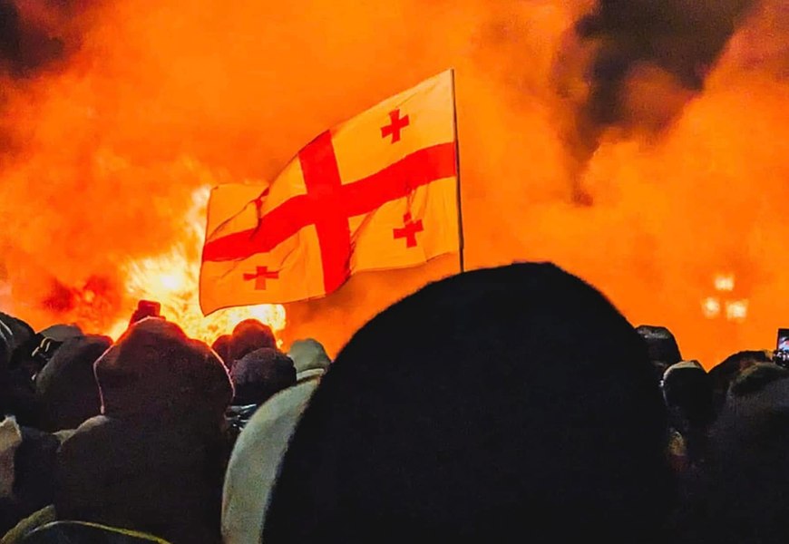 Proteste violente cu gaze lacrimogene și tunuri de apă în Georgia. Guvernul prorus a anunțat suspendarea negocierilor cu UE 