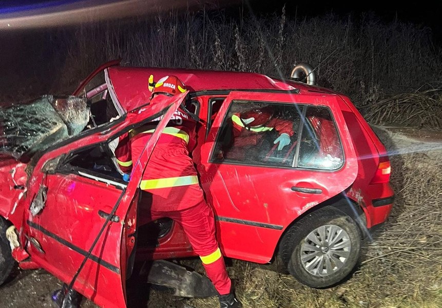 Tragedie pe DN1: Un tânăr care abia obținuse permisul a murit după ce s-a răsturnat cu maşina în afara părții carosabile