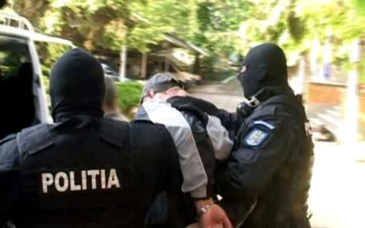 Poliţia a reţinut 65 de persoane în urma descinderilor FOTO Adevărul