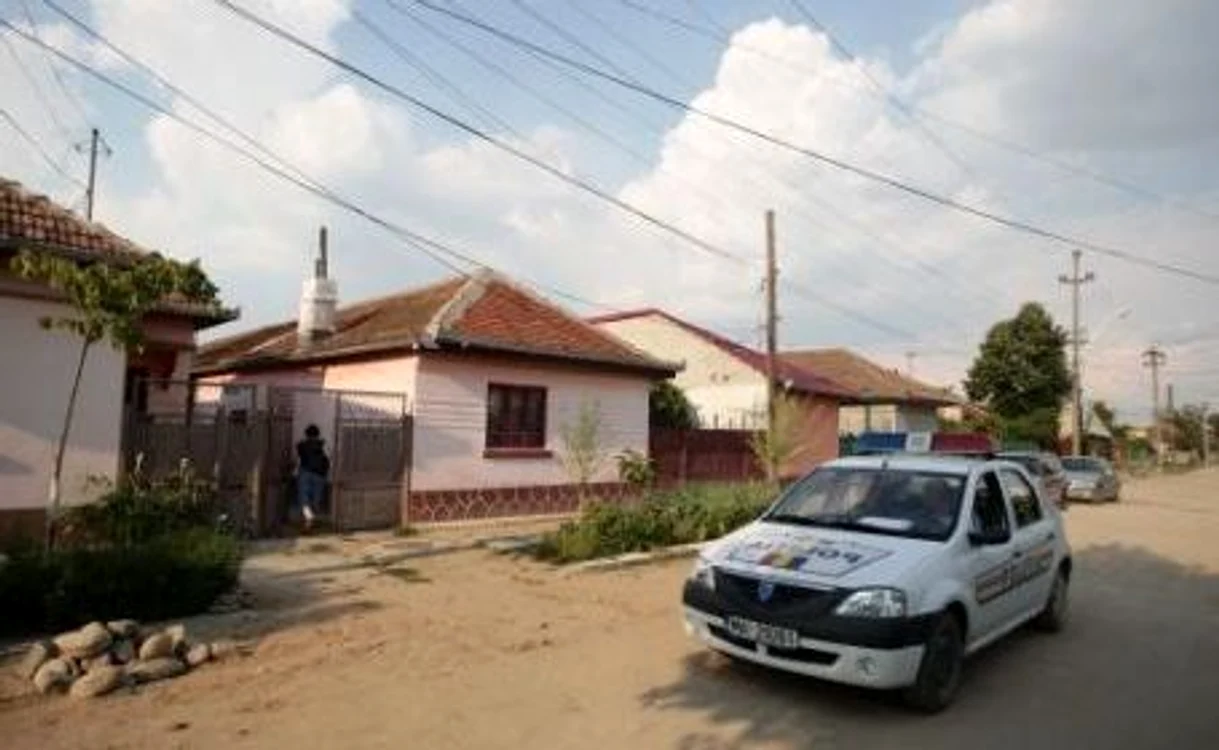 
    Poliţia continuă cercetările pentru stabilirea cu exactitate a cauzei decesului (Foto: Cătălin V. Boldîr)  