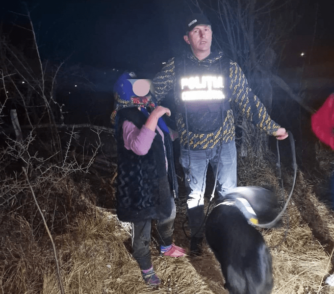 Bătrână rătăcită în pădure găsită cu ajutorul unui câine dresat
