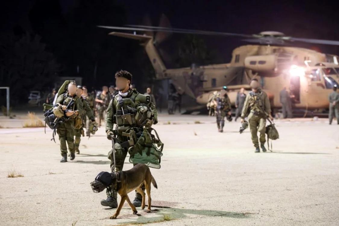Personalul IAF debarcă dintr-un CH-53 după raid FOTO IDF