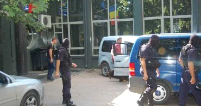 Neamţ: Ofiţerii Anticorupţie au finalizat verificările la Serviciul Permise şi Înmatriculări Auto (UPDATE)
