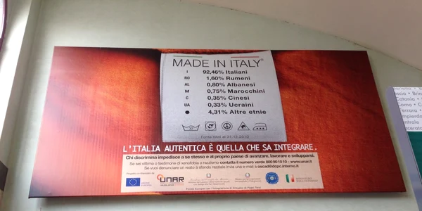 Poster în Italia