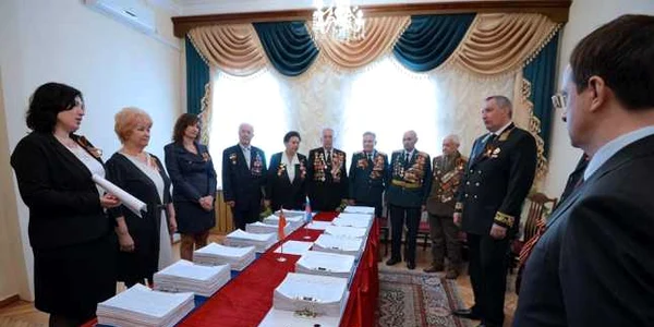 rogozin la transmiterea listelor de semnaturi pentru recunoasterea transnistriei foto facebook rogozin