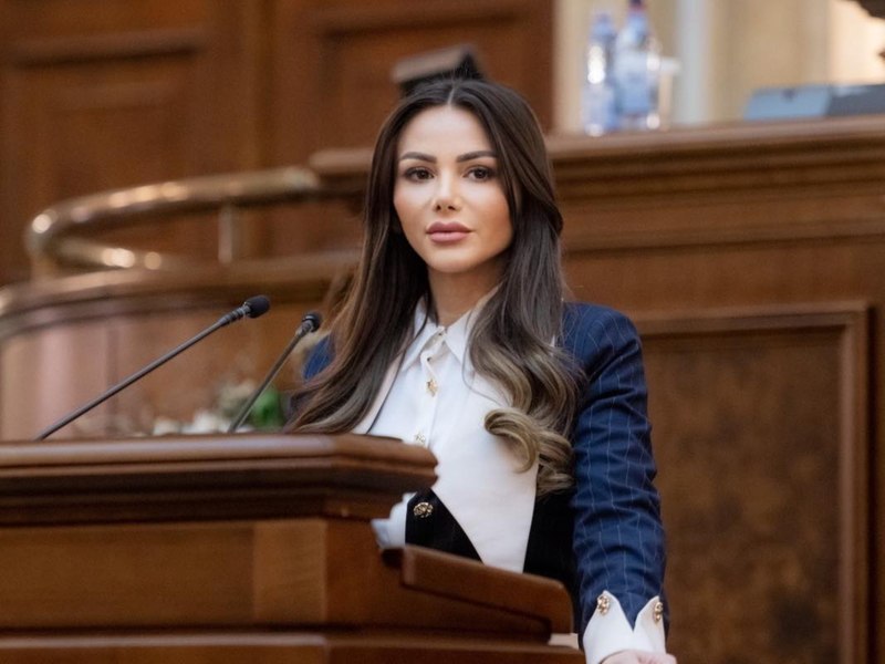 O senatoare POT a fost atacată cu ranga de soția unui bărbat cu care ar avea o relație: „Nu este subiect de bășcălie”