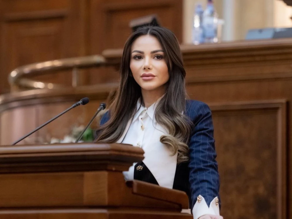 O senatoare POT a fost atacată cu ranga de soția unui bărbat cu care ar avea o relație: „Nu este subiect de bășcălie”