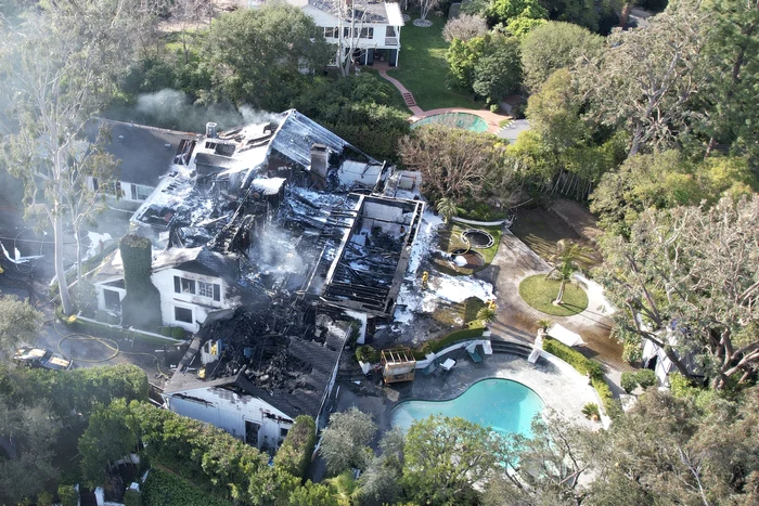 Vila fotomodelului Cara Delevingne a ars într-un incendiu. Martie 2024