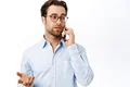 bărbat vorbește la telefon  foto   Shutterstock jpg