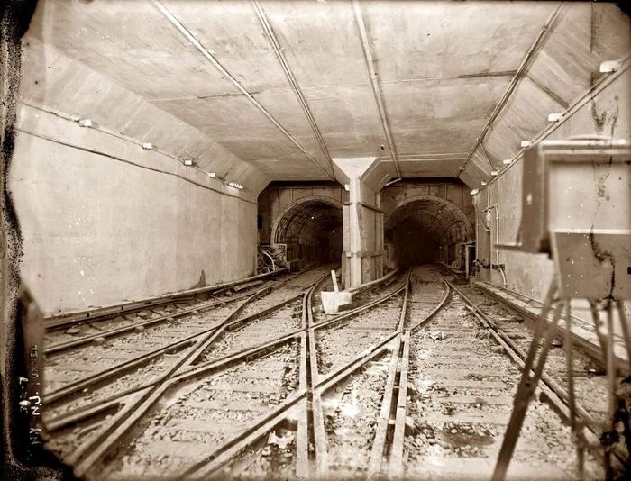 Tuneluri inițiatice și Tunelul oranj jpeg