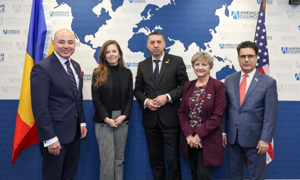 Tinerii români vor studia un an în SUA în cadrul programului FLEX. Acord istoric între Ministerul Educației și American Councils