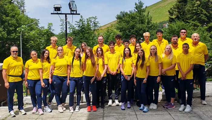 Delegația României la Campionatele Europene U18 (FOTO: Facebook/ FR Atletism)