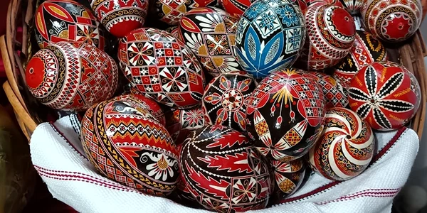 Ouă încondeiate by Vasilina Omania Sursă Facebook