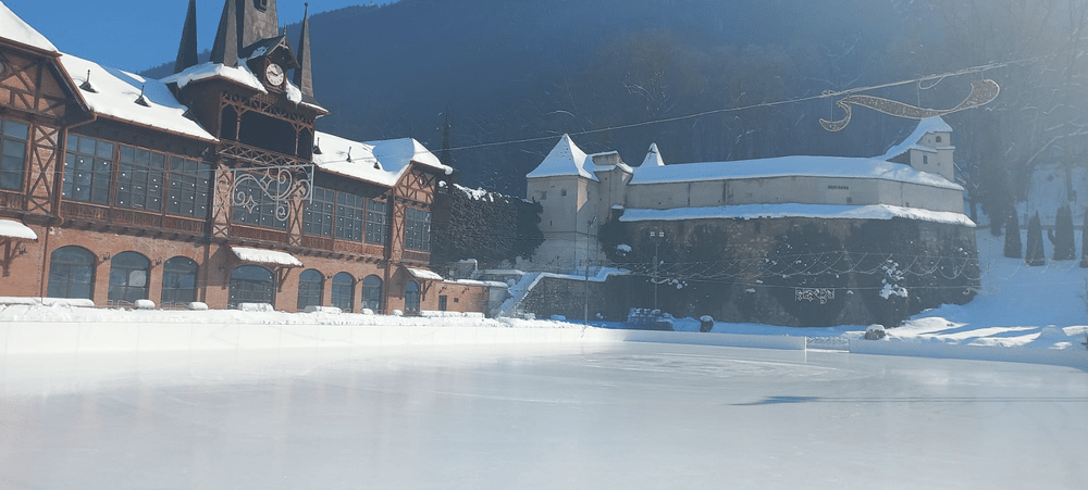 Brașovul a deschis singurul patinoar olimpic descoperit din țară. Ce mare sportiv a copilărit chiar aici