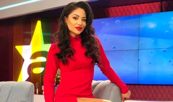 Nasrin s-a îndreptat către mediul online