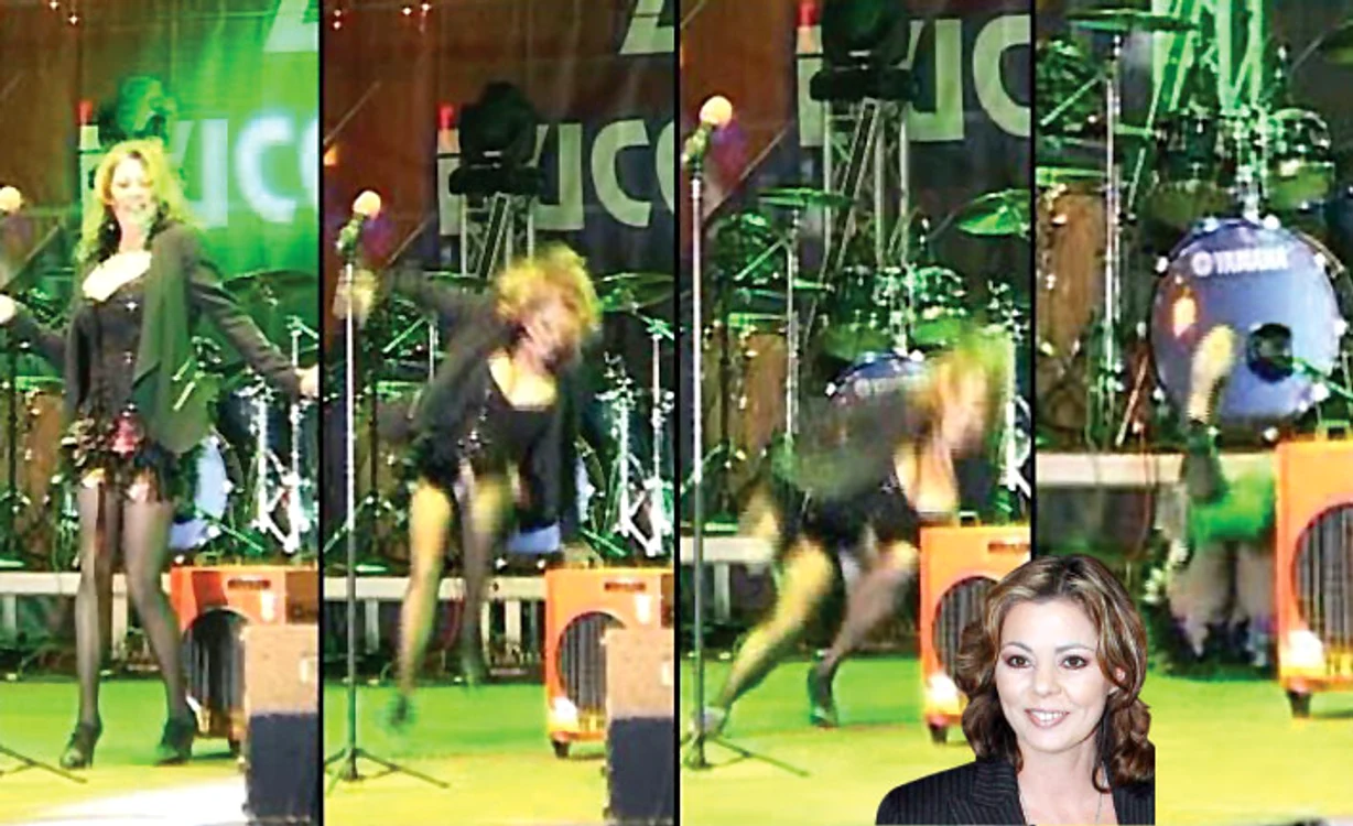 Pe 1 decembrie, la Suceava, Sandra a dat cu fundul de scenă