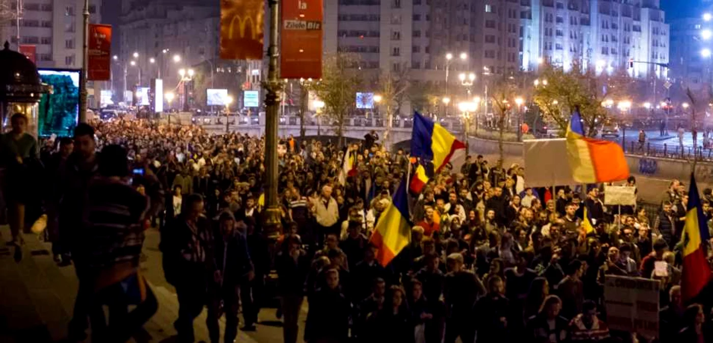 Mii de oameni protestează şi în această duminică în Bucureşti faţă de proiectul minier de la Roşia Montană FOTO Răzvan Băltăreţu