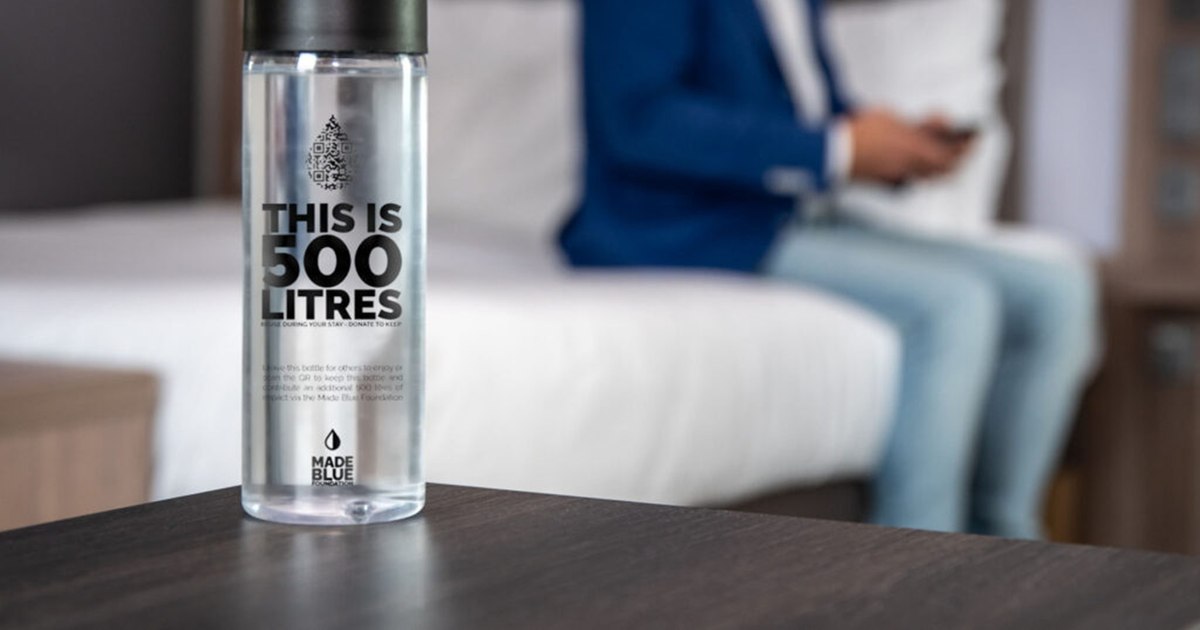 Trucul de la hotel pe care nimeni nu ți-l spune: cum să obții apă gratuită în fiecare sejur