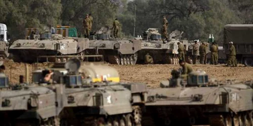 Soldatii israelieni in apropiere de Fasia Gaza Reuters