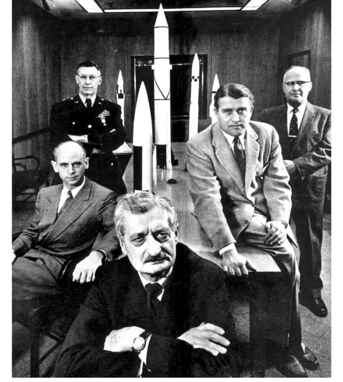 Savantul român Hermann Julius Oberth alături de discipolul său Wernher von Braun Foto Adevărul - credit NASA