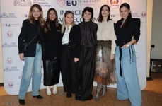 Elvira Deatcu, Adela Popescu, Laura Cosoi, Maria Apostol, Andreea Berecleanu si Irina Fodor jpeg