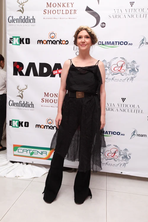 Adela Popescu a ales o ținută complet neagră pentru gala Premiilor Radar de Media