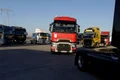 Transportatori pleacă dintr-o parcare de tiruri din Bolintin Vale, Giurgiu, spre centura Bucureștiului pentru a protesta. FOTO Inquam Photos / Octav Ganea