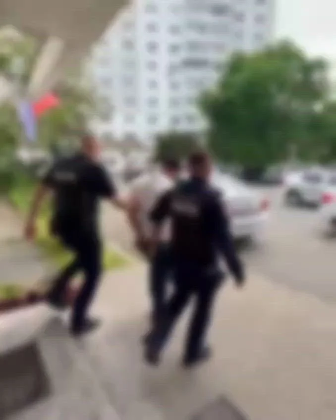 Fiul unui cunoscut afacerist din Criaova, reținut de polițiști după ce ar fi furat haine dintr-un magazin