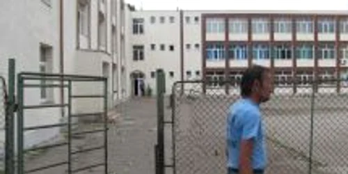 Incidentul s-a petrecut într-o scară de bloc din apropierea Şcolii "Nicolae Bălcescu"