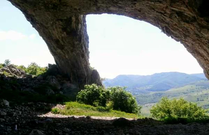 grota studentilor piatra secuiului