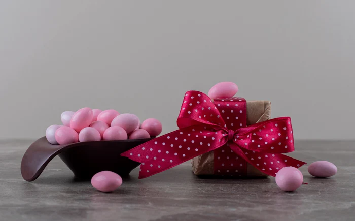 Românii își planifică tot mai atent bugetele pentru cadouri Foto: Freepik