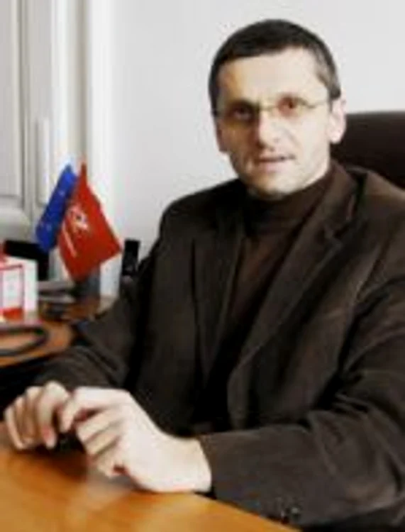 Directorului Stelian Suciu i-a întârziat pachetul comandat din SUA