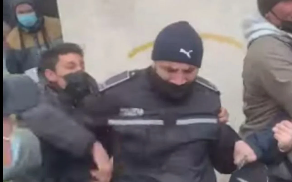 Poliţist local din Bîrlad, agresat de localnici