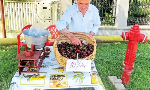 Ţăranul le vinde  în faţa porţii  cu 10 lei kg jpeg