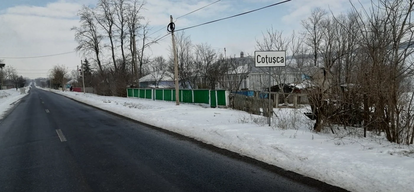 În comuna Coţuşca sunt sate fără semnal la internet, iar elevii nu au putut face ore online FOTO C. Z.
