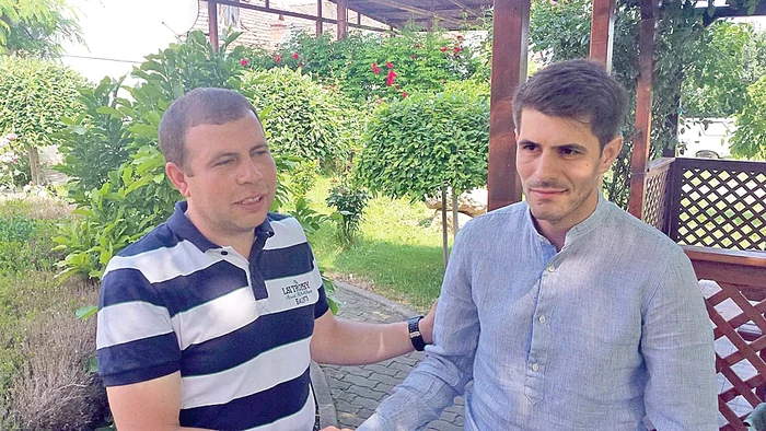  Daniel Precup (stânga) şi Flavius Roşu au intrat  în turul doi după ce au obţinut acelaşi număr de voturi