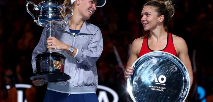 Simona Halep si Caroline Wozniacki - trofeu FOTO Getti Images 