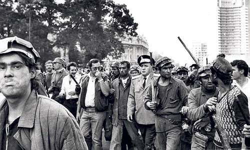 mineriada Mineri şi ofiţeri de poliţie pe străzile Bucureştiului (iunie 1990)