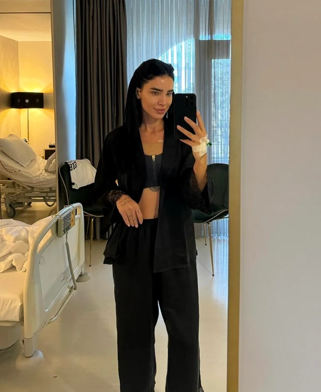 Adelina Pestrițu și-a scos silicoanele sursa Instagram 
